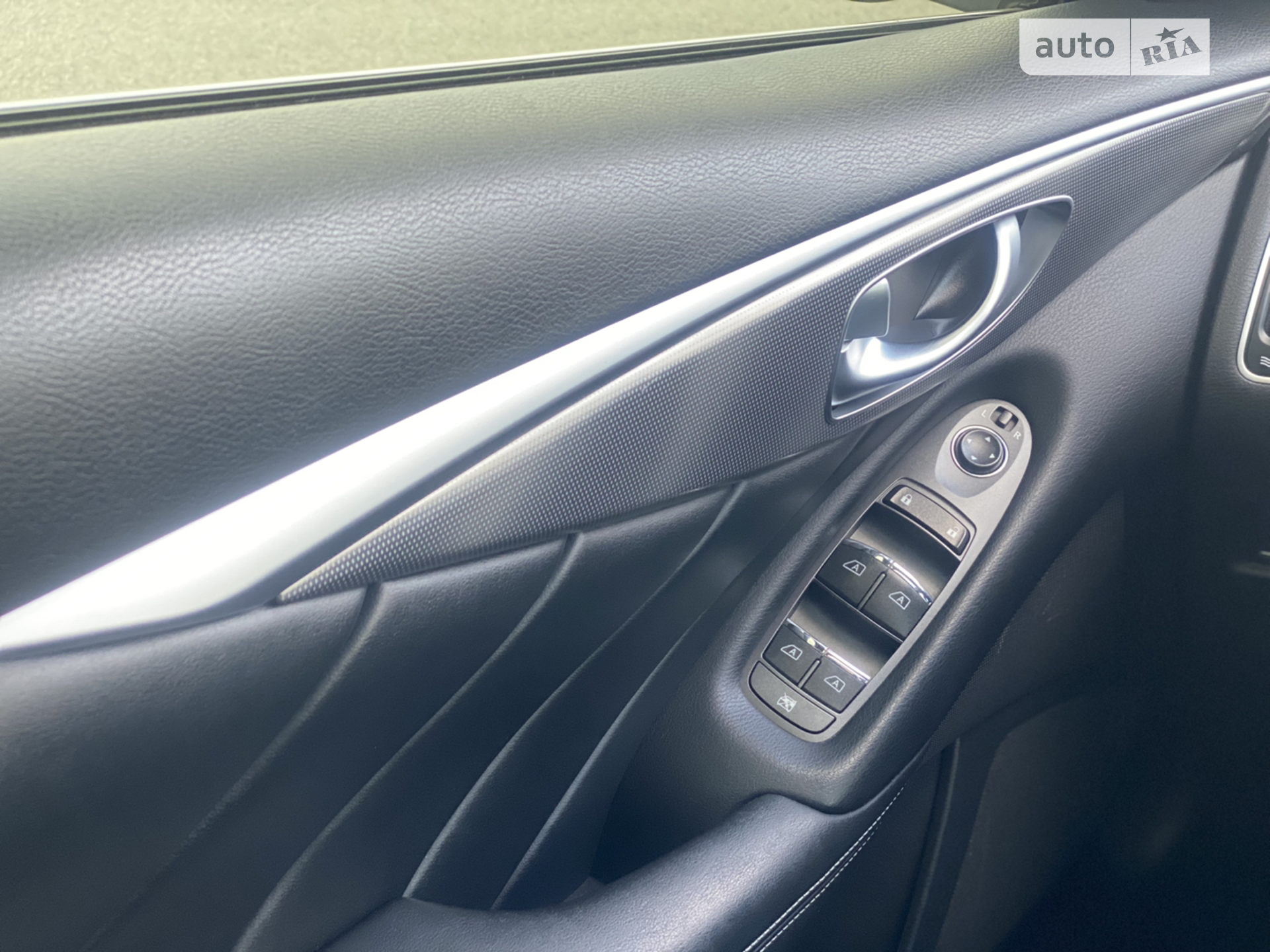 2015 Infiniti Q50 - мініатюра 18