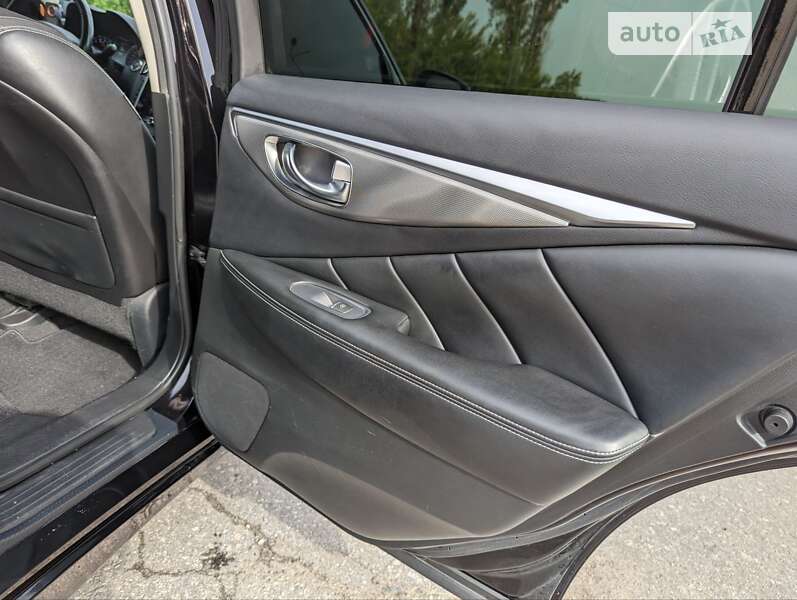 Седан Infiniti Q50 2015 в Харькове