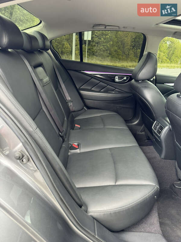Седан Infiniti Q50 2017 в Хмельницком фото 44 Седан Infiniti Q50 2017 в Хмельницком
