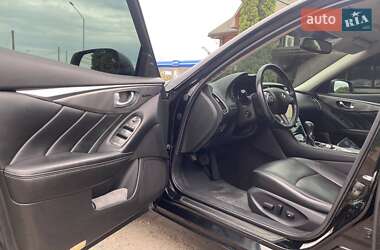 Седан Infiniti Q50 2015 в 