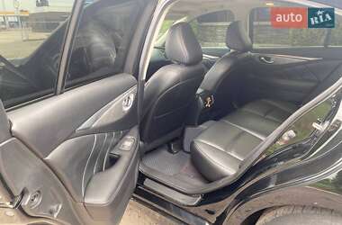 Седан Infiniti Q50 2015 в 