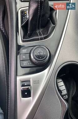 Седан Infiniti Q50 2015 в 