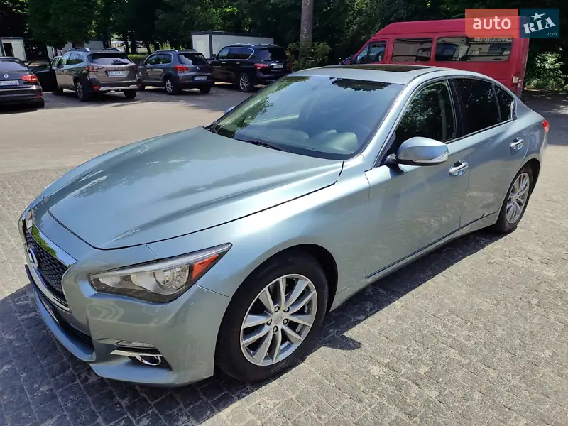 Седан Infiniti Q50 2015 в 