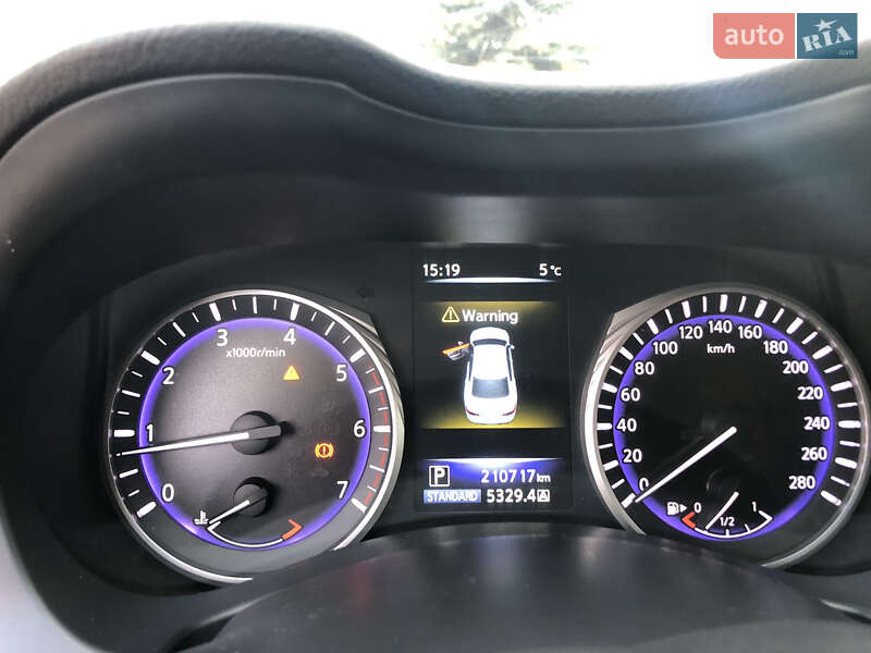 Седан Infiniti Q50 2016 в Кам'янець-Подільському