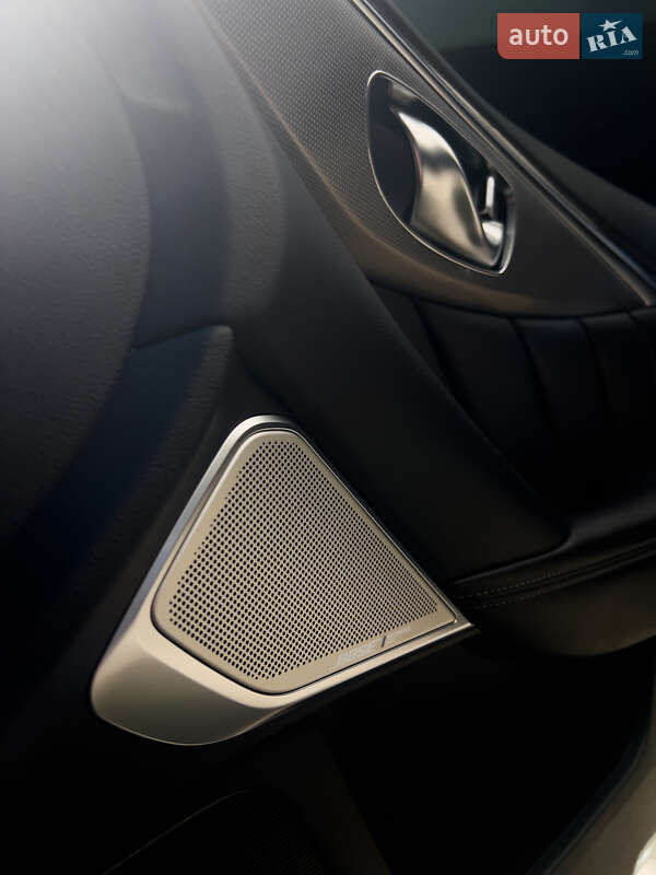 Седан Infiniti Q50 2016 в Києві