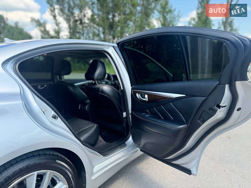 Седан Infiniti Q50 2015 в Львові
