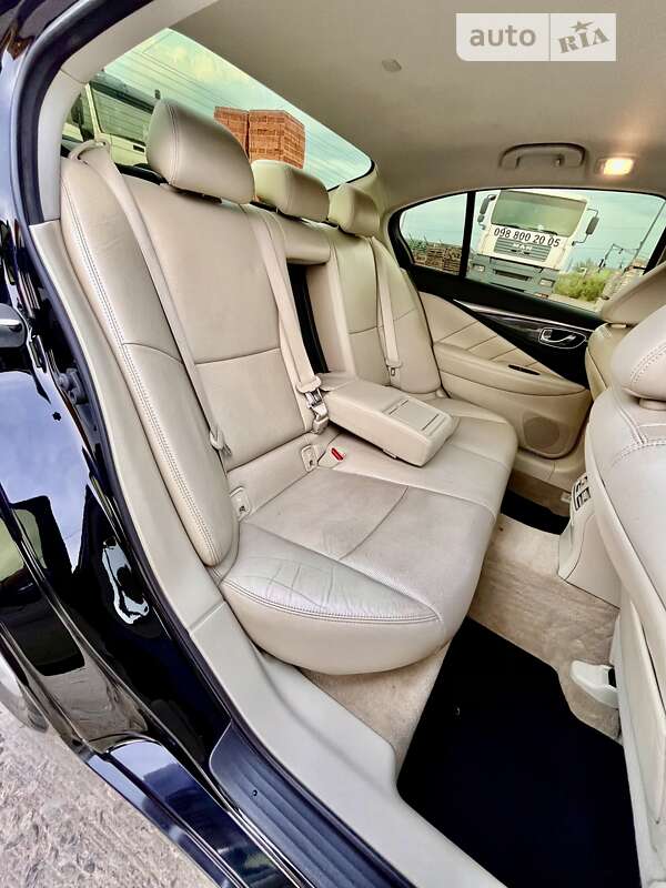 Седан Infiniti Q50 2016 в Львове