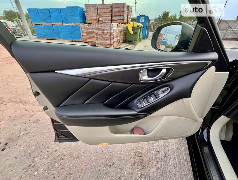 Седан Infiniti Q50 2016 в Львове