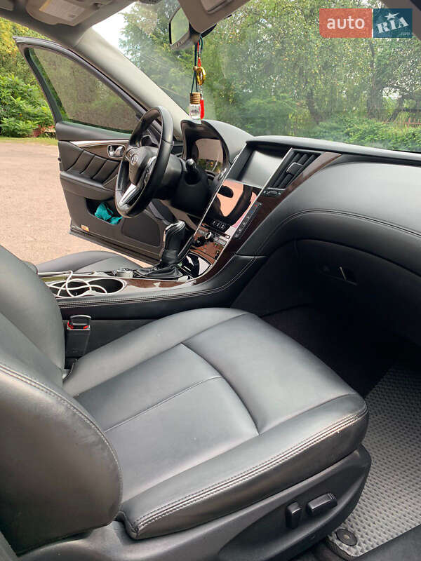 Седан Infiniti Q50 2017 в Львові