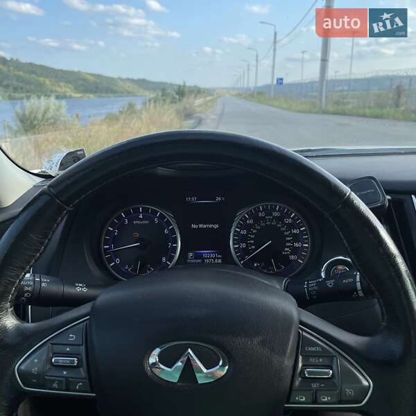 Седан Infiniti Q50 2016 в Новодністровську