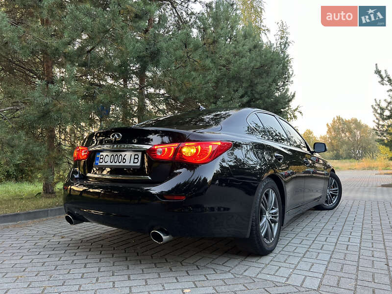 Седан Infiniti Q50 2015 в Дрогобичі