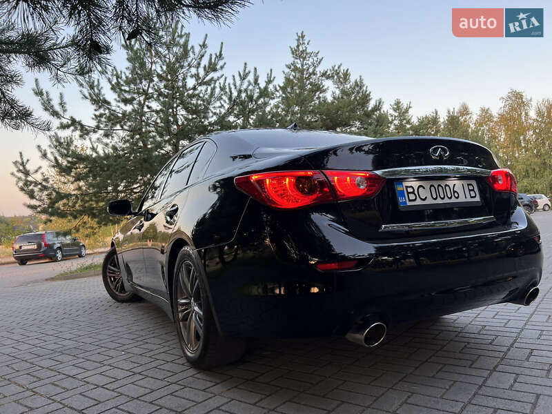 Седан Infiniti Q50 2015 в Дрогобичі