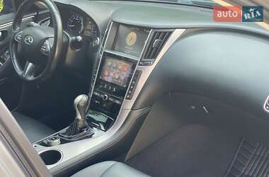Седан Infiniti Q50 2015 в 