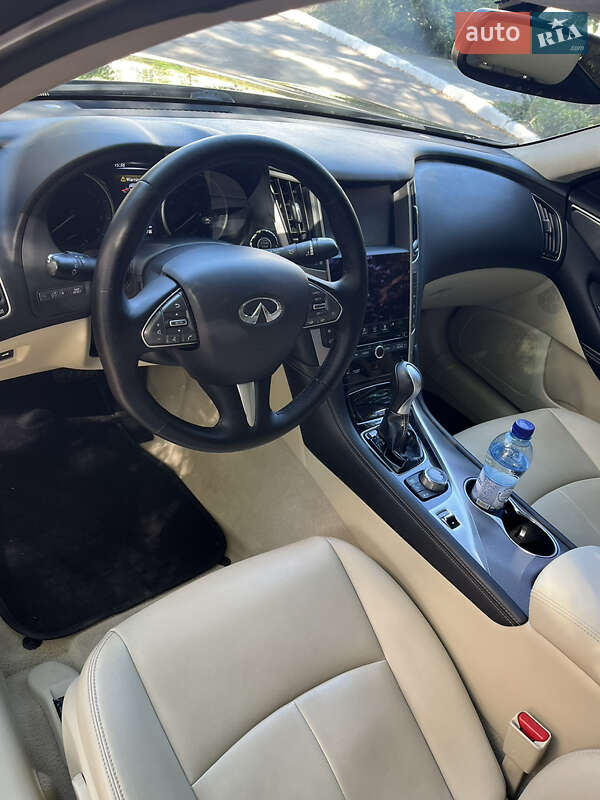 Седан Infiniti Q50 2016 в Житомире