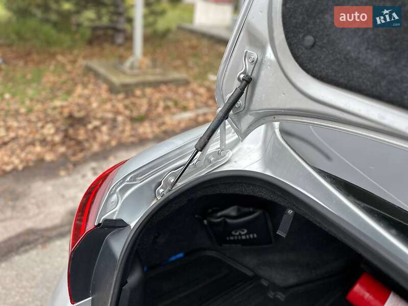 Седан Infiniti Q50 2017 в Днепре