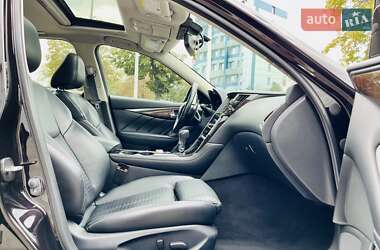 Седан Infiniti Q50 2016 в 