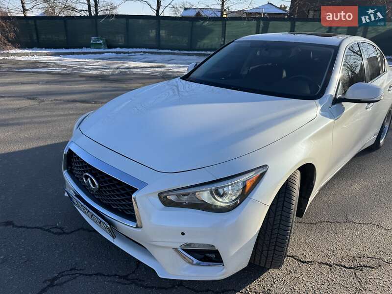 Седан Infiniti Q50 2017 в Умані