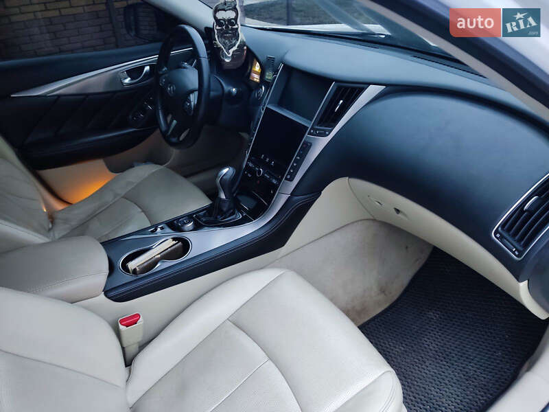 Седан Infiniti Q50 2015 в Києві