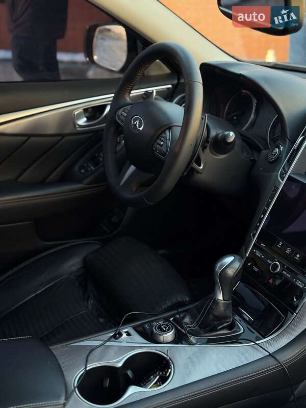 Седан Infiniti Q50 2016 в Киеве