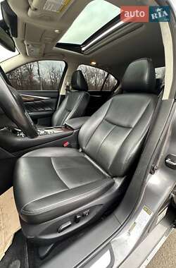 Седан Infiniti Q50 2017 в 