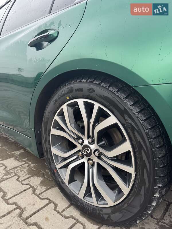 Седан Infiniti Q50 2017 в Кицмани