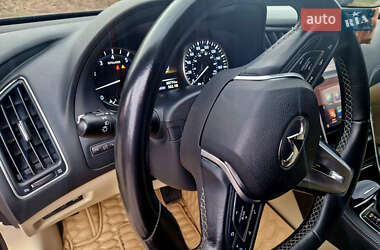 Седан Infiniti Q50 2017 в 