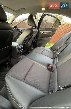 Седан Infiniti Q50 2013 в 