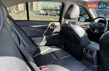 Седан Infiniti Q50 2017 в 