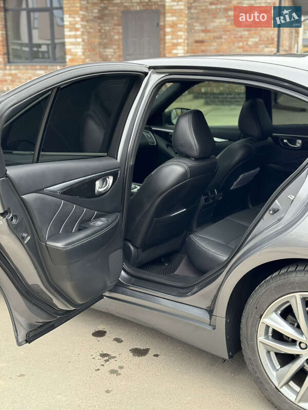 Седан Infiniti Q50 2016 в Дніпрі