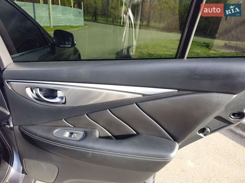 Седан Infiniti Q50 2017 в Кривому Розі