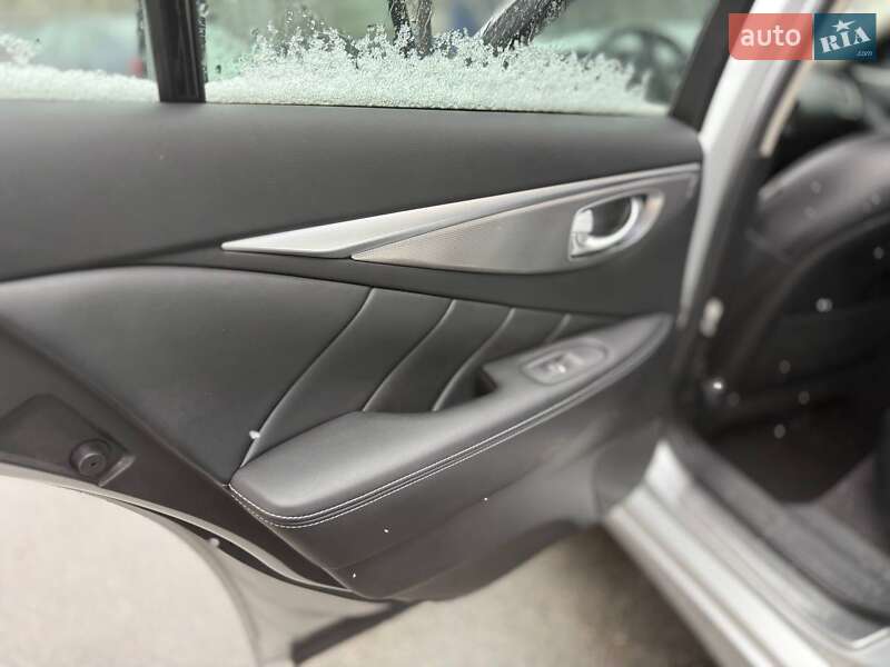 Седан Infiniti Q50 2015 в Киеве