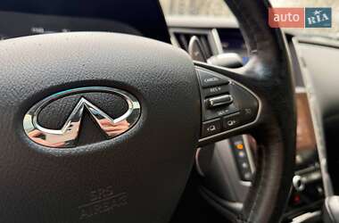 Седан Infiniti Q50 2015 в 