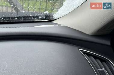 Седан Infiniti Q50 2015 в 