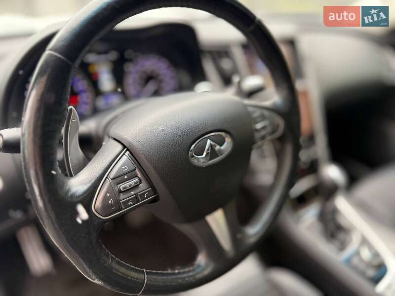 Седан Infiniti Q50 2015 в Киеве