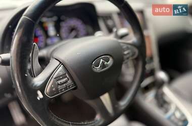 Седан Infiniti Q50 2015 в 