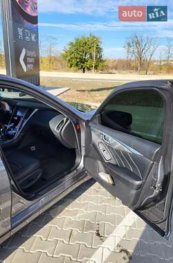 Седан Infiniti Q50 2016 в 