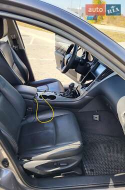 Седан Infiniti Q50 2016 в 