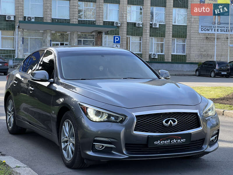Седан Infiniti Q50 2015 в 