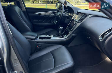 Седан Infiniti Q50 2015 в 