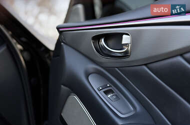 Седан Infiniti Q50 2017 в 