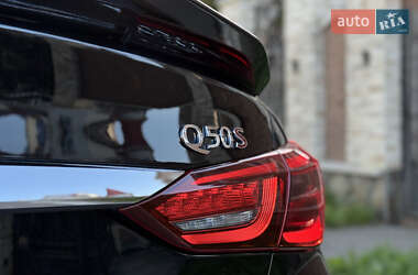 Седан Infiniti Q50 2017 в 