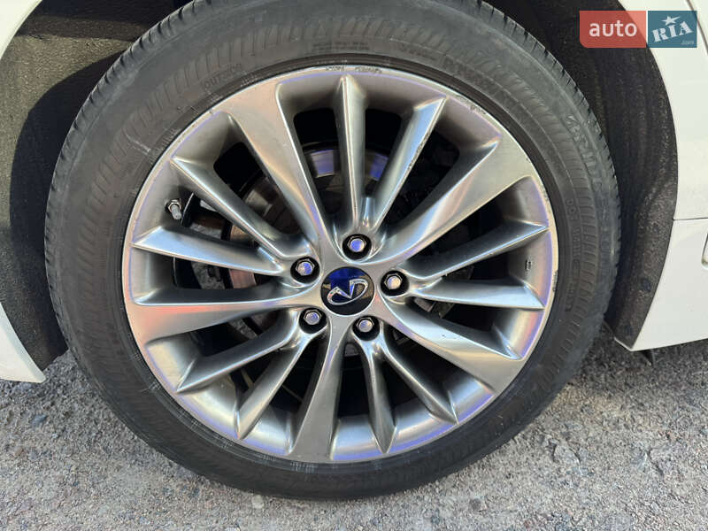 Седан Infiniti Q50 2019 в Киеве
