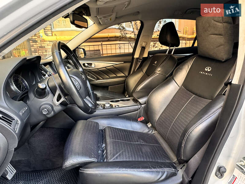 Седан Infiniti Q50 2013 в Петропавловской Борщаговке