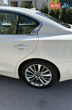 Седан Infiniti Q50 2021 в 