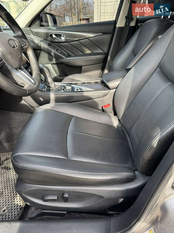Седан Infiniti Q50 2017 в Дніпрі