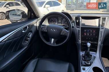 Седан Infiniti Q50 2015 в 