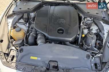 Седан Infiniti Q50 2015 в 