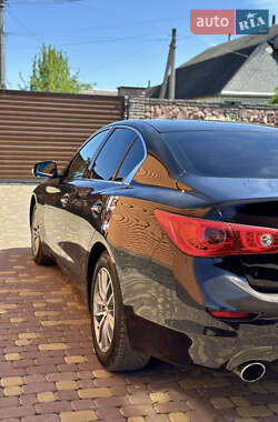 Седан Infiniti Q50 2015 в 