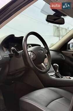 Седан Infiniti Q50 2017 в 