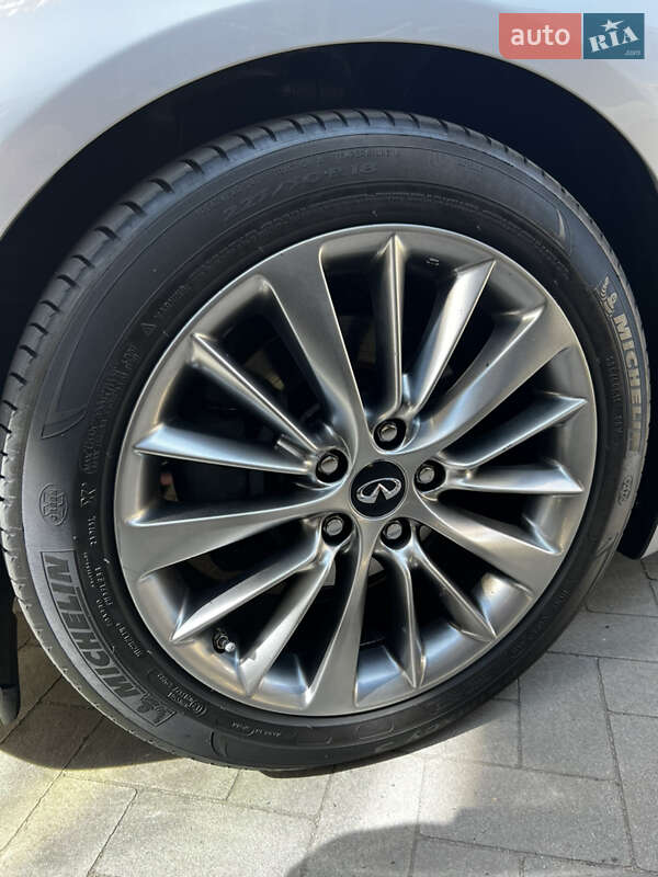 Седан Infiniti Q50 2018 в Ірпені